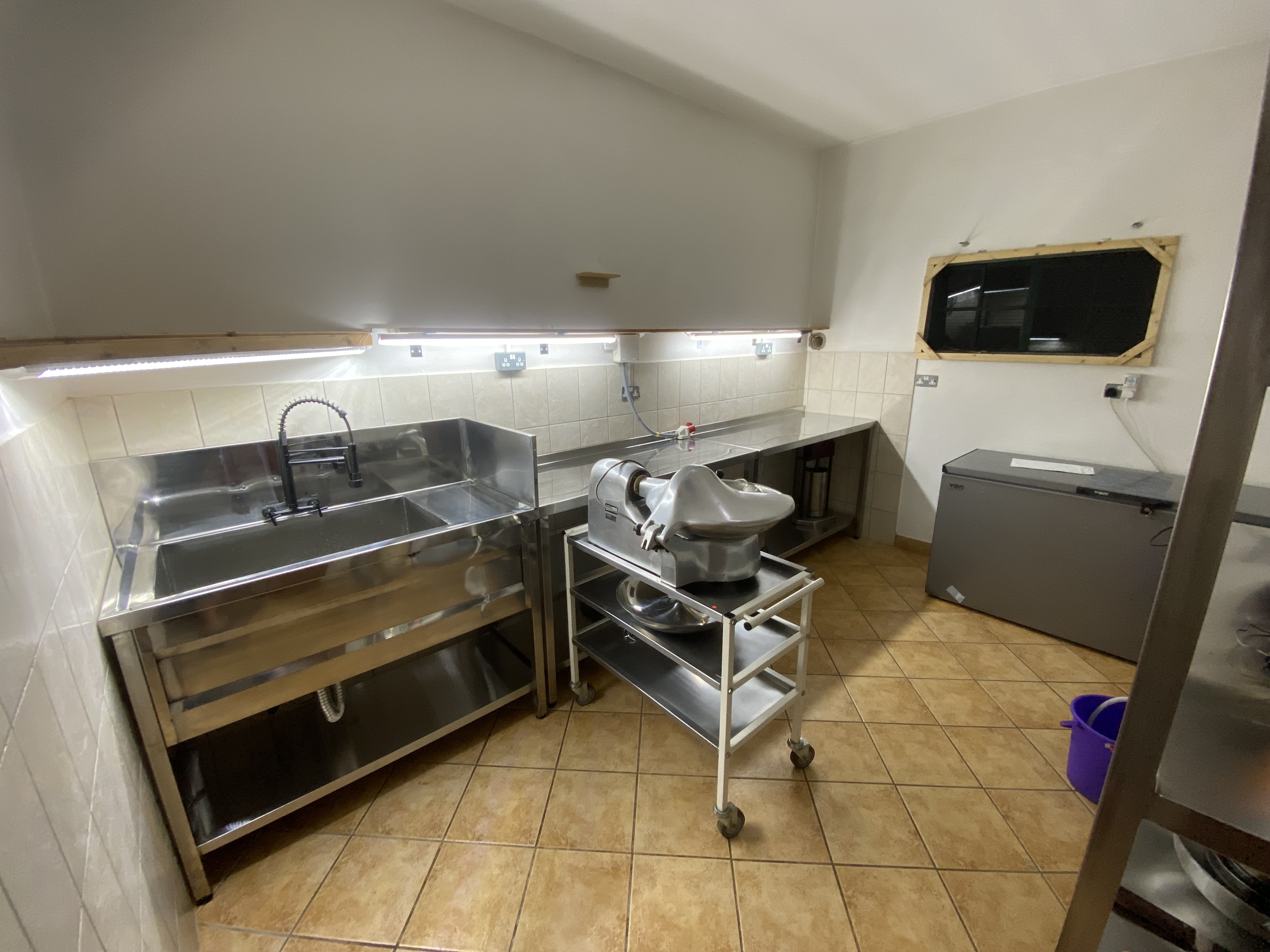 The Red Thorn production kitchen, Kedong
